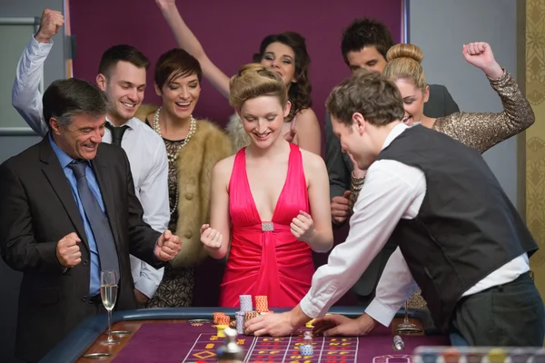 Cheering at roulette table — Stock Photo, Image