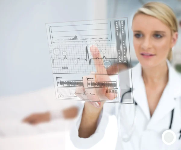 Doctor using ECG interface — Stock Photo, Image