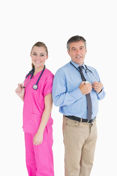 Två läkare står tillsammans — Stockfoto