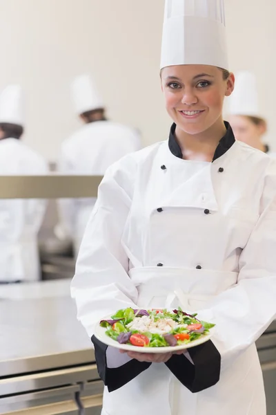 Chef showing her salad — Stock Photo, Image