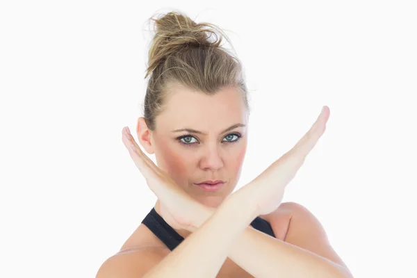 Frau in Karate-Pose — Stockfoto