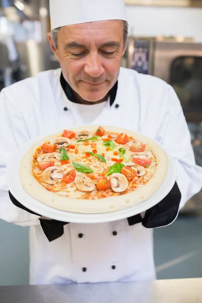 Chef smelling pizza — Stock Photo, Image