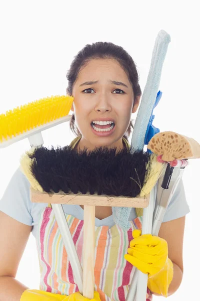 受困的女人举行清洁工具 — 图库照片