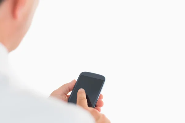 Hombre usando su teléfono inteligente — Foto de Stock