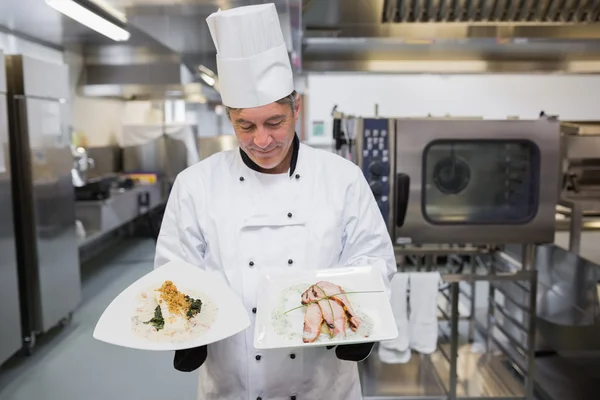 Cook looking at his meals — Stock Photo, Image