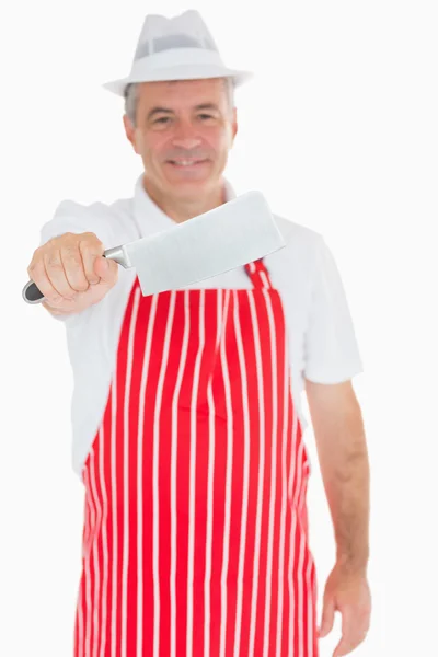 Carnicero sosteniendo la cuchilla de carne —  Fotos de Stock