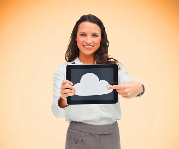 Mujer señalando el símbolo de la nube en su tableta digital — Foto de Stock