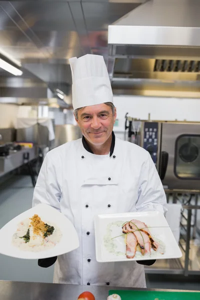 Chef presenting two dishes — Stock Photo, Image