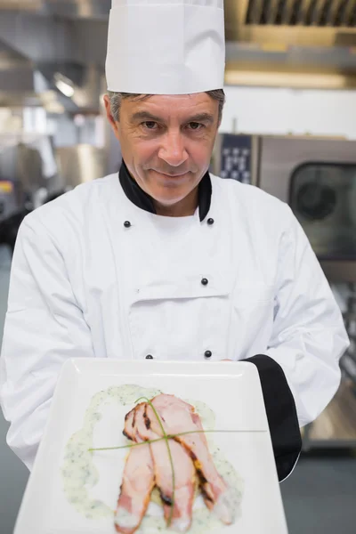 Chef presenta il suo piatto — Foto Stock