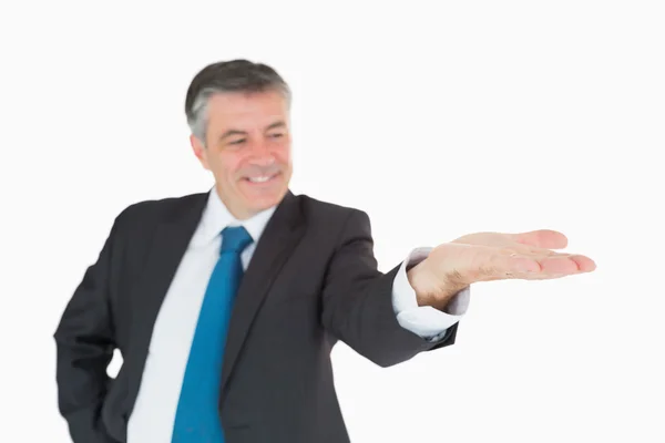 Homem de negócios feliz segurando sua mão para fora — Fotografia de Stock