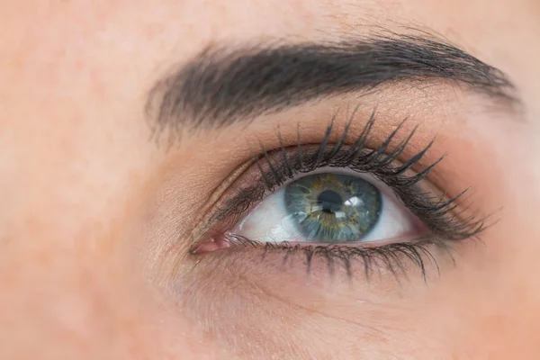 Close up of eye looking up — Stock Photo, Image