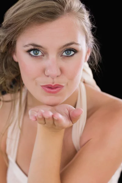 Woman sending air kiss — Stock Photo, Image