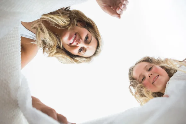 Daughter and mother looking into the box — Stock Photo, Image