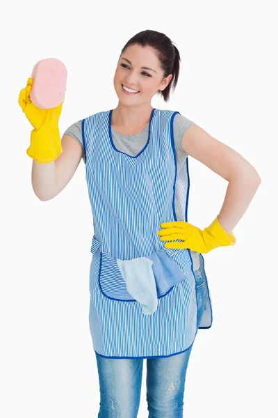 Schonere vrouw wassen met een spons — Stockfoto