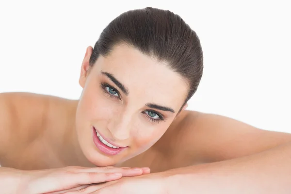 Brunette smiling at camera — Stock Photo, Image