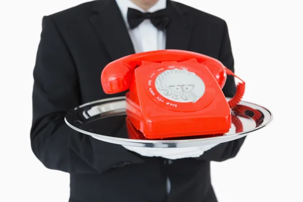 Červený telefon na stříbrném podnose — Stock fotografie