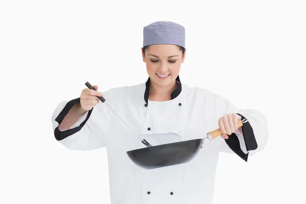 Cook cooking with wok and spoon — Stock Photo, Image