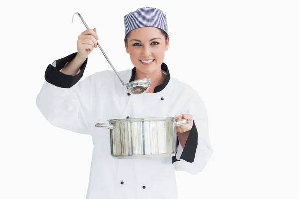 Koken met een pollepel en een pot — Stockfoto