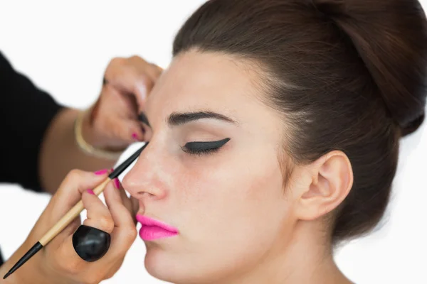 Woman getting applied cat eyes — Stock Photo, Image