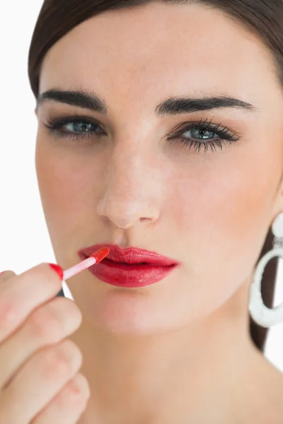 Mujer colorear sus labios — Foto de Stock