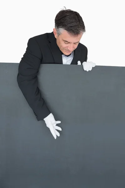 Waiter showing something on the board — Stock Photo, Image