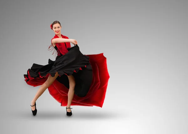 Smiling flamenco dancer — Stock Photo, Image