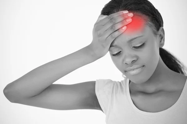 Mujer con dolor de cabeza rojo resaltado — Foto de Stock