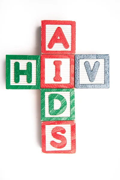 Blocchi di legno per ortografia e hiv a forma di croce — Foto Stock