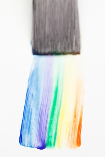 Pincel com pincel arco-íris — Fotografia de Stock