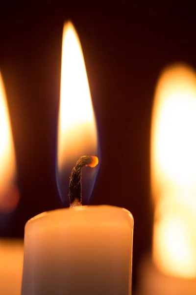 Kerzen im Dunkeln — Stockfoto