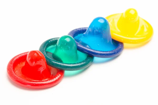 Vier bunte Kondome — Stockfoto