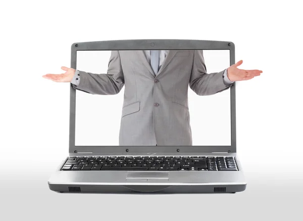 Geschäftsmann streckt fragend die Arme aus Laptop — Stockfoto
