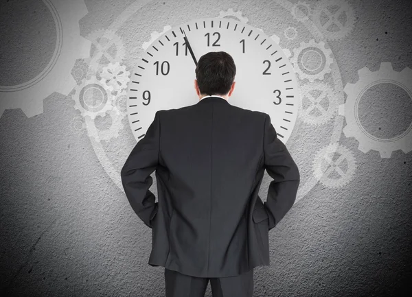 Businessman looking at clock — Stock Photo, Image
