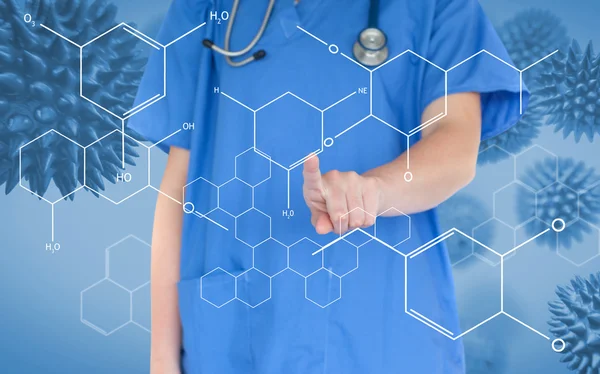 Médecin appuyant sur l'écran tactile affichant la formule chimique — Photo