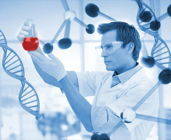 Scientist examining a beaker — Stock Photo, Image