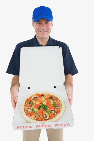 행복 한 피자 배달 남자의 초상화 — 스톡 사진