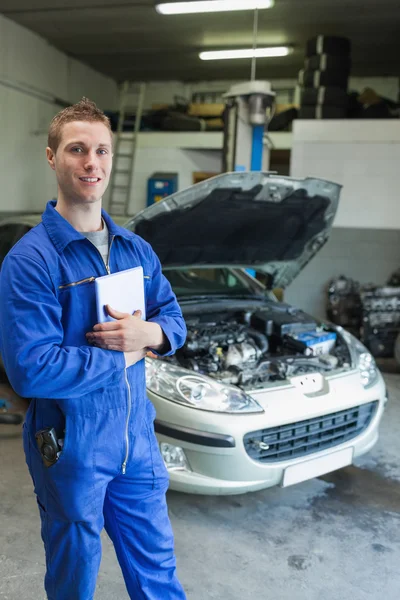 Auto mechanic with tablet computer — Stock Photo, Image