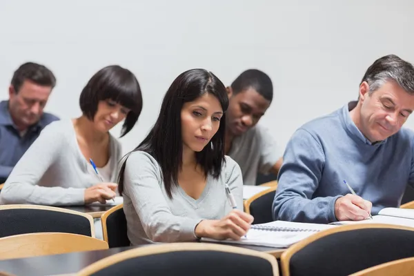 Students taking notes in lecture — Stock Photo, Image