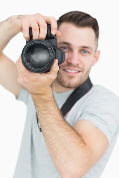 Retrato de fotógrafo masculino com câmera fotográfica — Fotografia de Stock