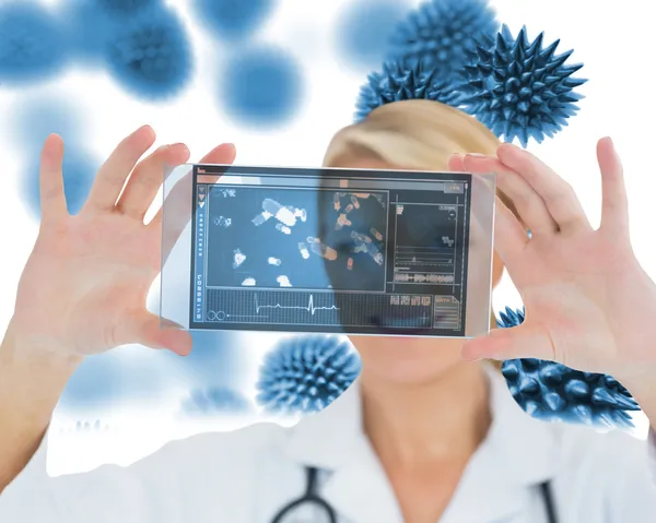 Joyful nurse holding a virtual screen — Stock Photo, Image