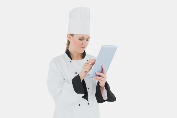 Chef usando computador tablet — Fotografia de Stock