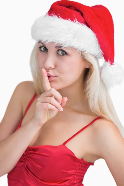 Frau mit Weihnachtsmannhut macht Schweigegegeste — Stockfoto