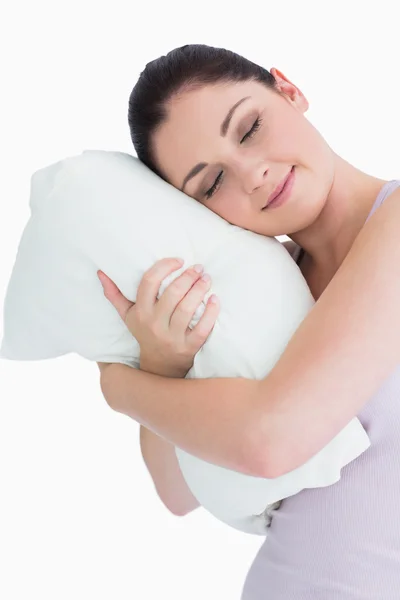 Mujer sonriente durmiendo en la almohada — Foto de Stock