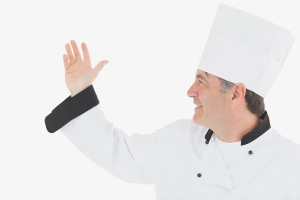 Szczęśliwy szef kuchni starsze w jednolite gestykulacji — Zdjęcie stockowe
