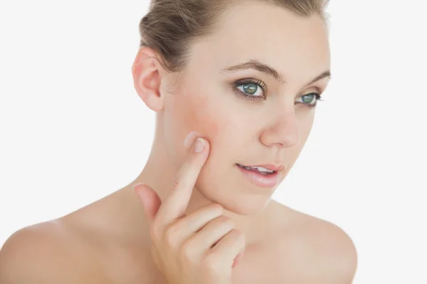Woman applying cream on face — Stock Photo, Image