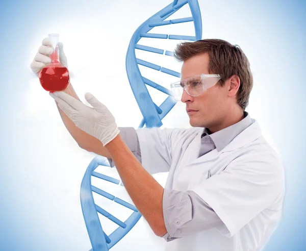 Scientist looking at beaker of blood — Stock Photo, Image