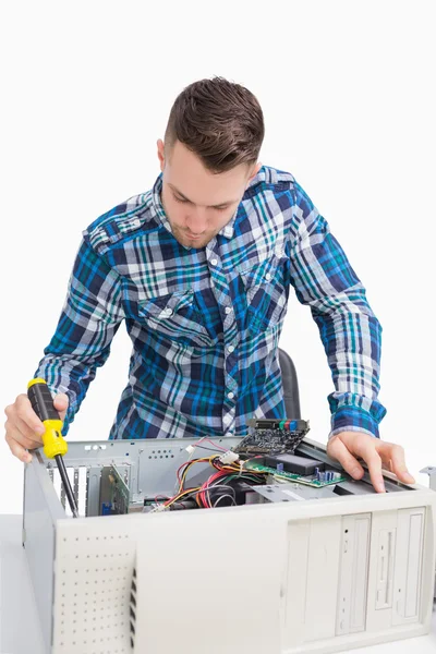 Młody to profesjonalne naprawy procesora — Zdjęcie stockowe