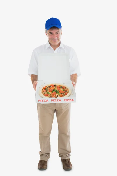 Portrait of happy delivery man holding pizza — Stock Photo, Image