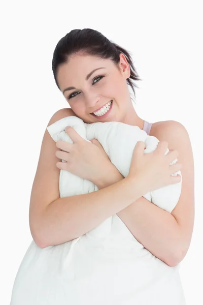 Mujer sosteniendo una almohada — Foto de Stock