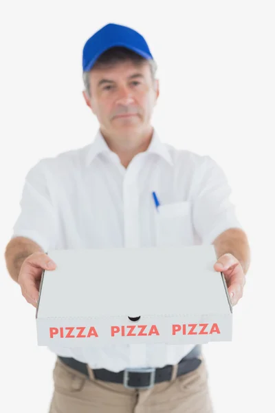 Volwassen pizza levering man — Stockfoto